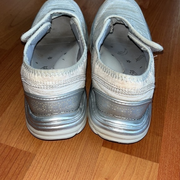 BZees women’s Bliss Slip-On shoes Size 6.5 - Picture 7 of 9